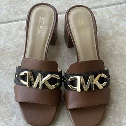 Michael Kors Izzy Mule in Brown leather Sandals Size 5.5