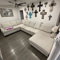 Living Spaces Sectional Living room 