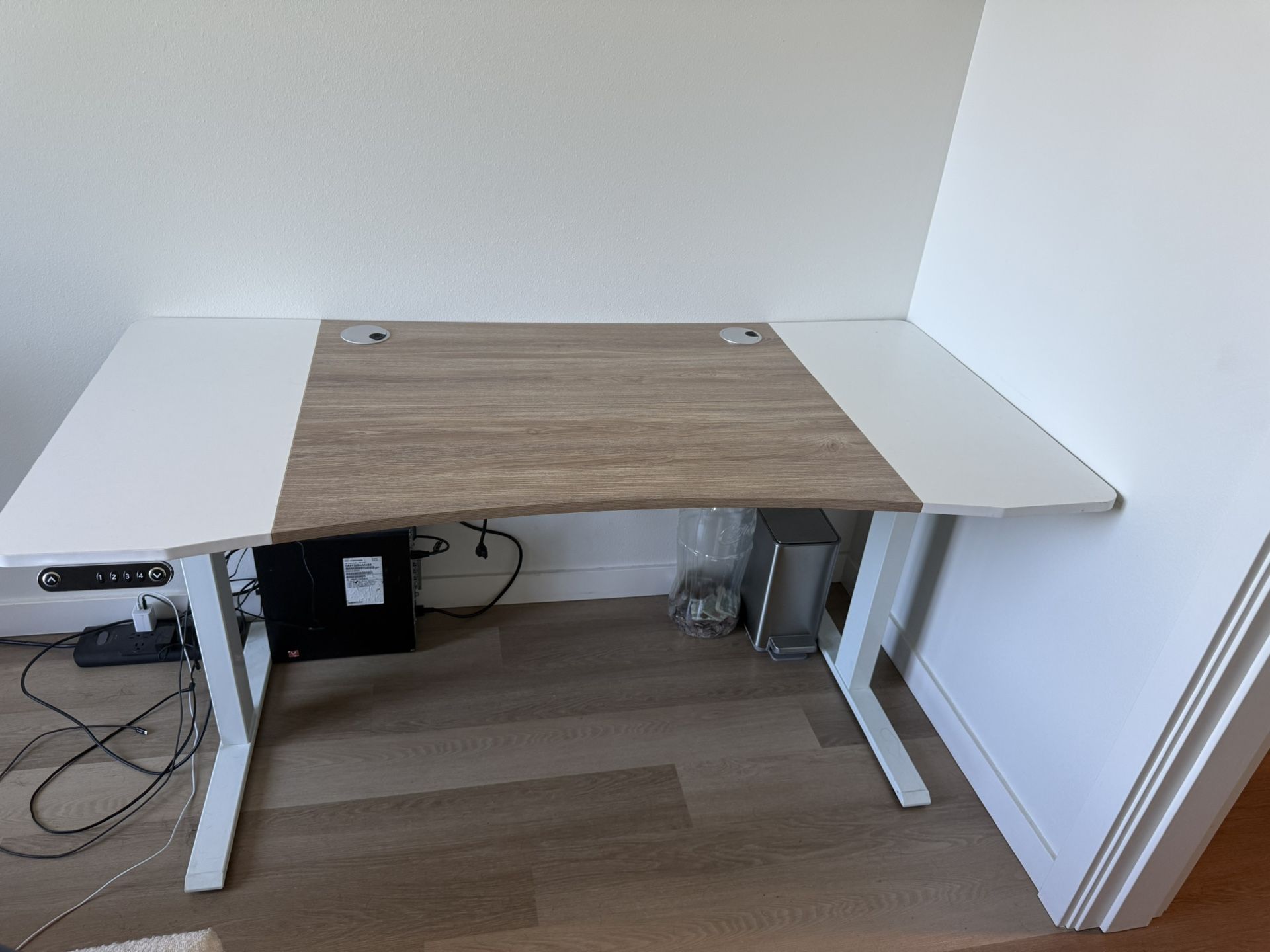 Adjustable Standing Desk - L-Shaped, Motorized