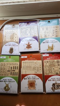 Mini wooden puzzles