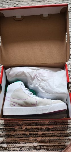 Brand New Size 3Y Nike Blazer Mid '77D (PS) White/Fuscia Dream