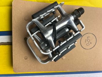 Bicycle pedals silver