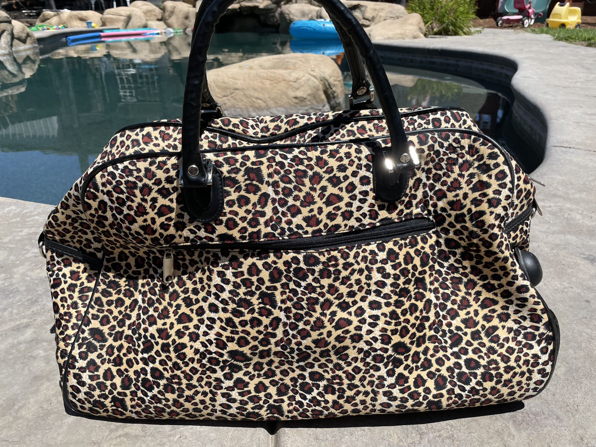 Weekend Leopard Traveling Bag