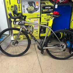 Trek Sl6 Disk Bike Like New 
