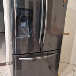 Samsung Refrigerator – Great Condition!