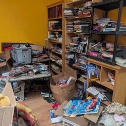 DVD CD Book Media Lot Huge Over 1000 Unscanned Read 90805