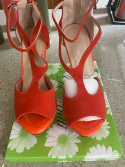 Women’s stilettos 8.5