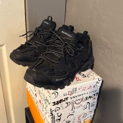 Balenciaga  Track 