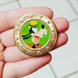 Disney Mickey Mouse Wonder Mates Metal Coin Goofy Green Background