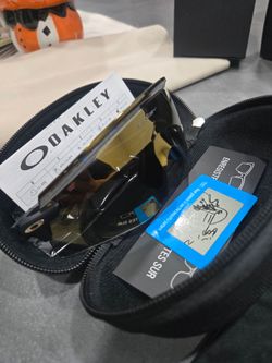 Encoder Oakley Sunglasses with Accessories