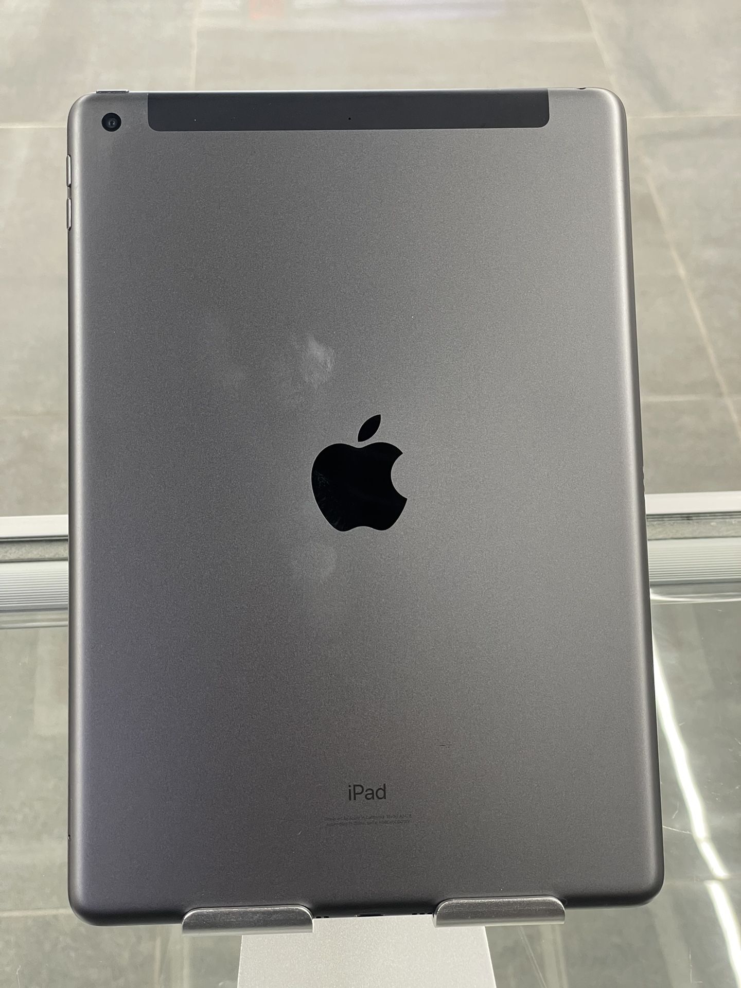 iPad 8 32GB Wifi + 4G