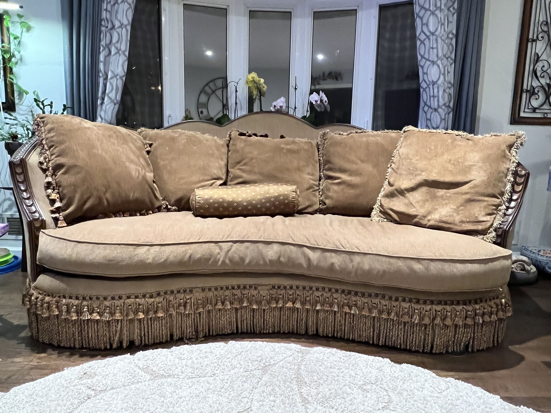 Huffman Koos Sofa - Vintage Style
