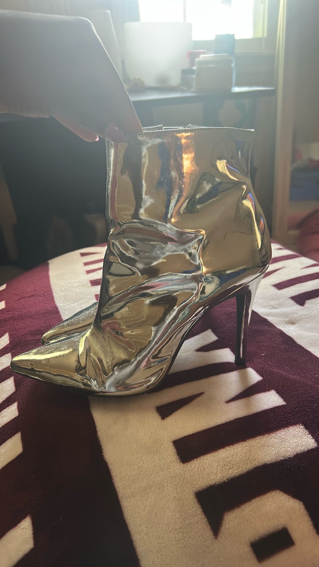 Silver Metallic Pointed Toe Stiletto Boots – Size [7 1/2]