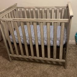 Mini crib