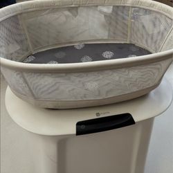 Mamaroo bassinet 