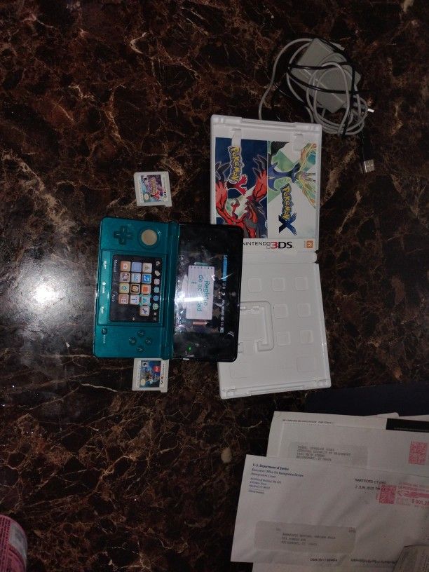 Nintendo 3ds With Pokemon Y With Box And All Papers And Lego Jurassic World And Chargers