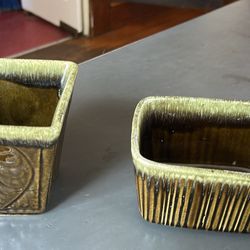 2 Nice Hull Pots Olive Green Drip 