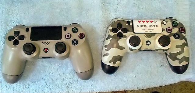2 PS4/PS5 CONTROLLERS