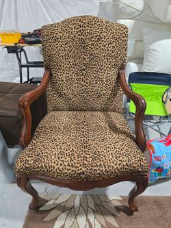 Accent chair