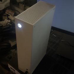 Xbox Series S And Monitor 
