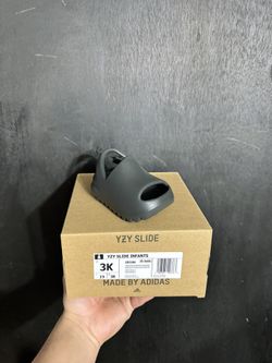 Yeezy Slides 3k