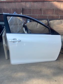 RIGHT PASSENGER SIDE FRONT DOOR 2017 TOYOTA CAMRY (WHITE) WITH HINGES “””” NO WINDOW GLASS””””