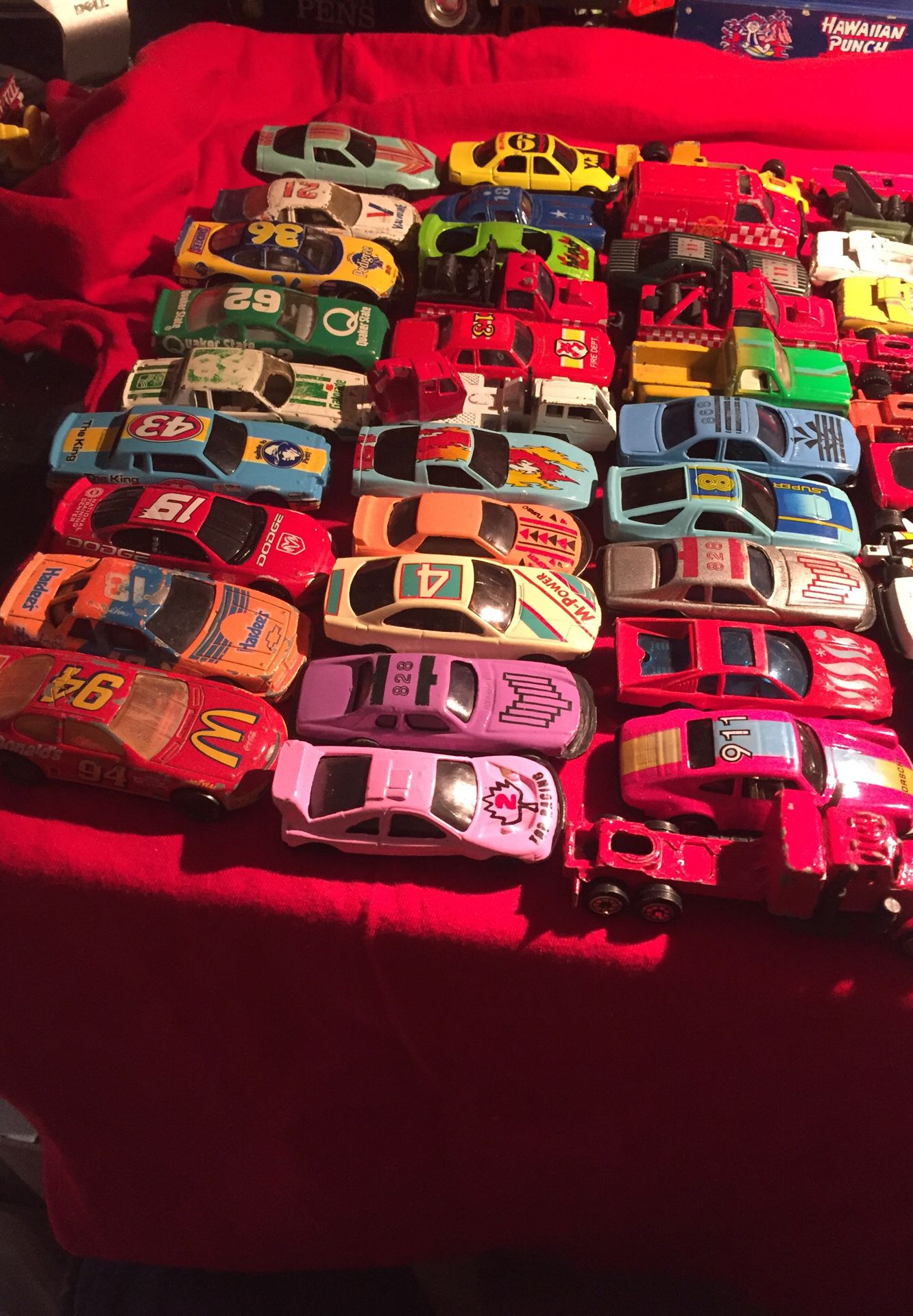 Lot 84 loose cars and trucks