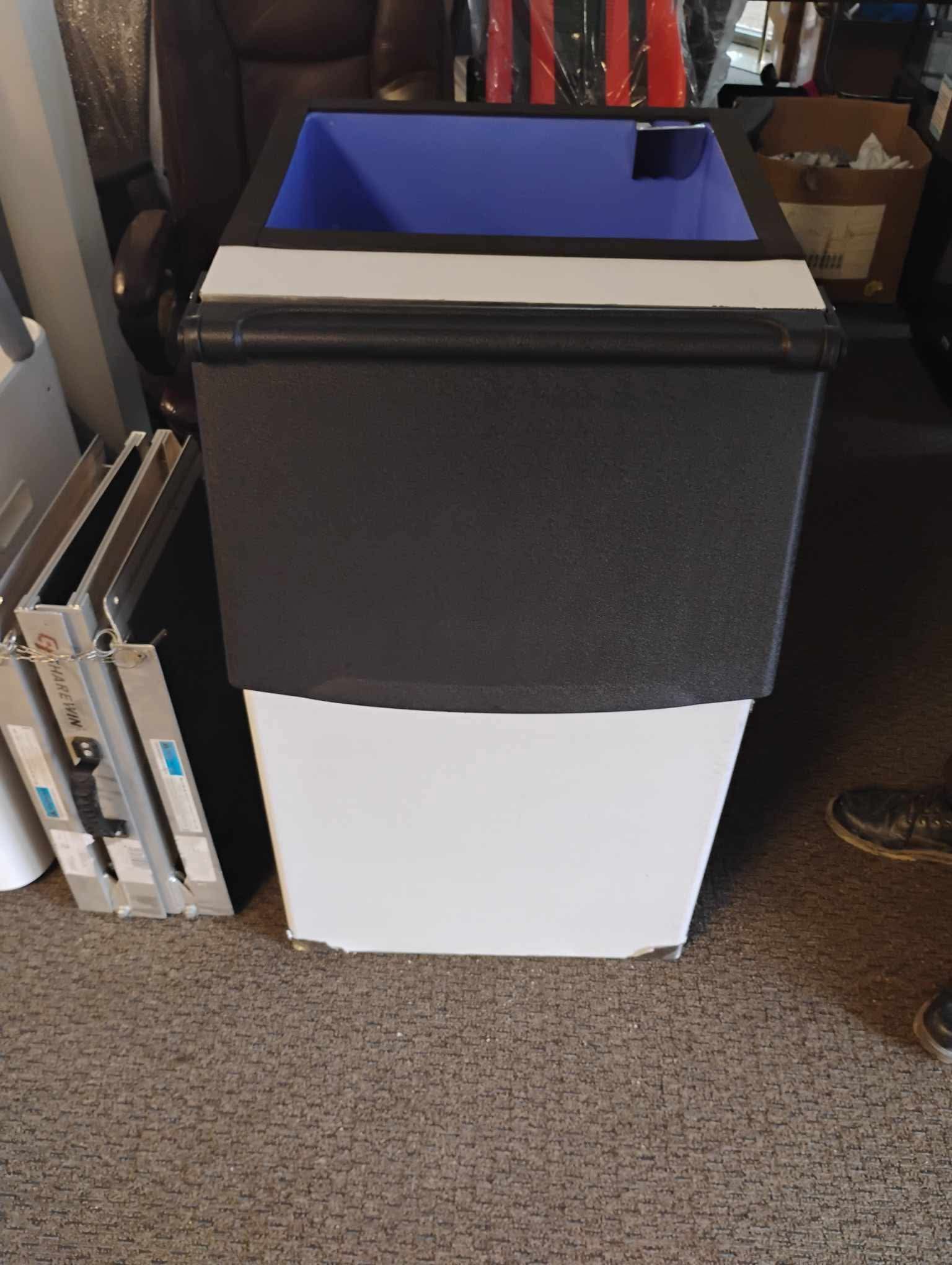 23 1/2in In By 22 1/4in Black Ice container