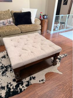 Coffee table / ottoman