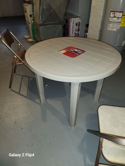 Round White Plastic Outdoor Patio Table