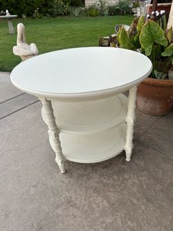 Vintage round table 30x24