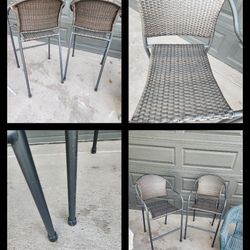 Set of 2 High Top/ Bar Style Outdoor Patio chairs like new condition read description for measurements 