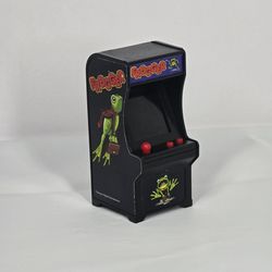 2018 Frogger Mini Arcade Machine Keychain Tiny 4" Multicolor Retro Backlit