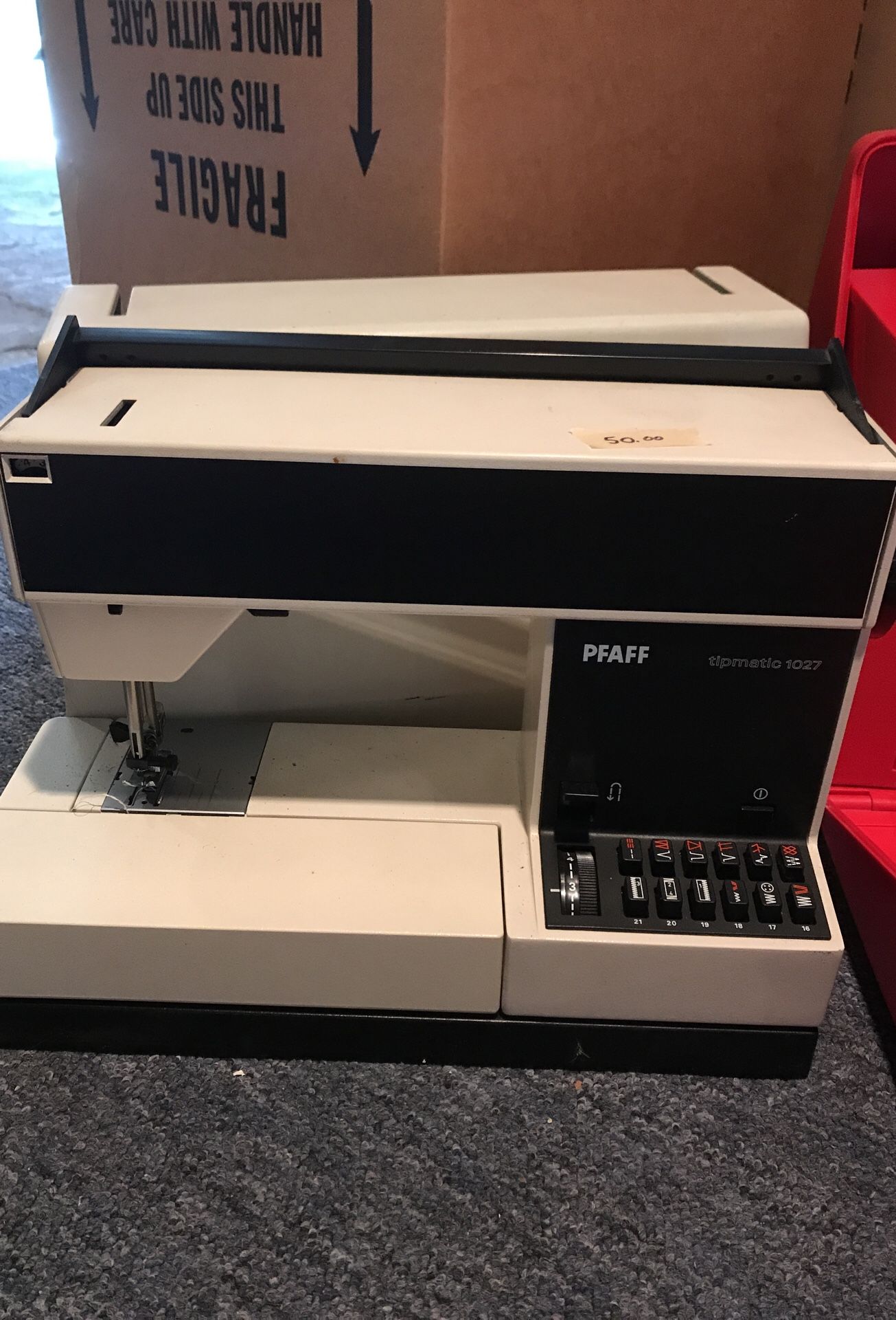 Pfaff Tipmatic 1027 Sewing Machine