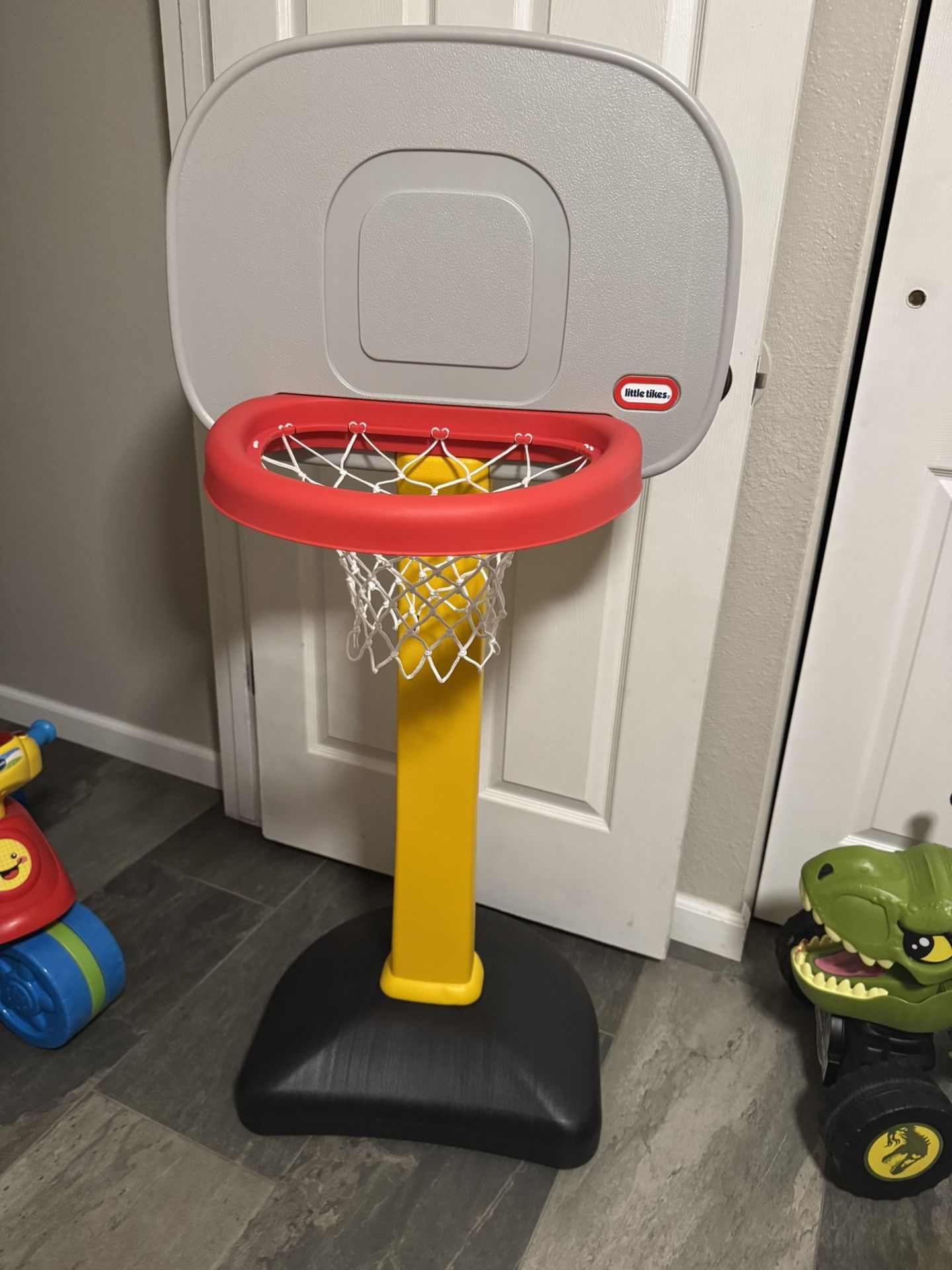 Little Tikes Basketball Hoop