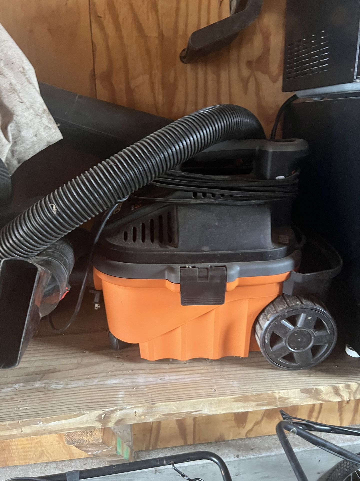 PORTABLE RIDGID SHOP VAC