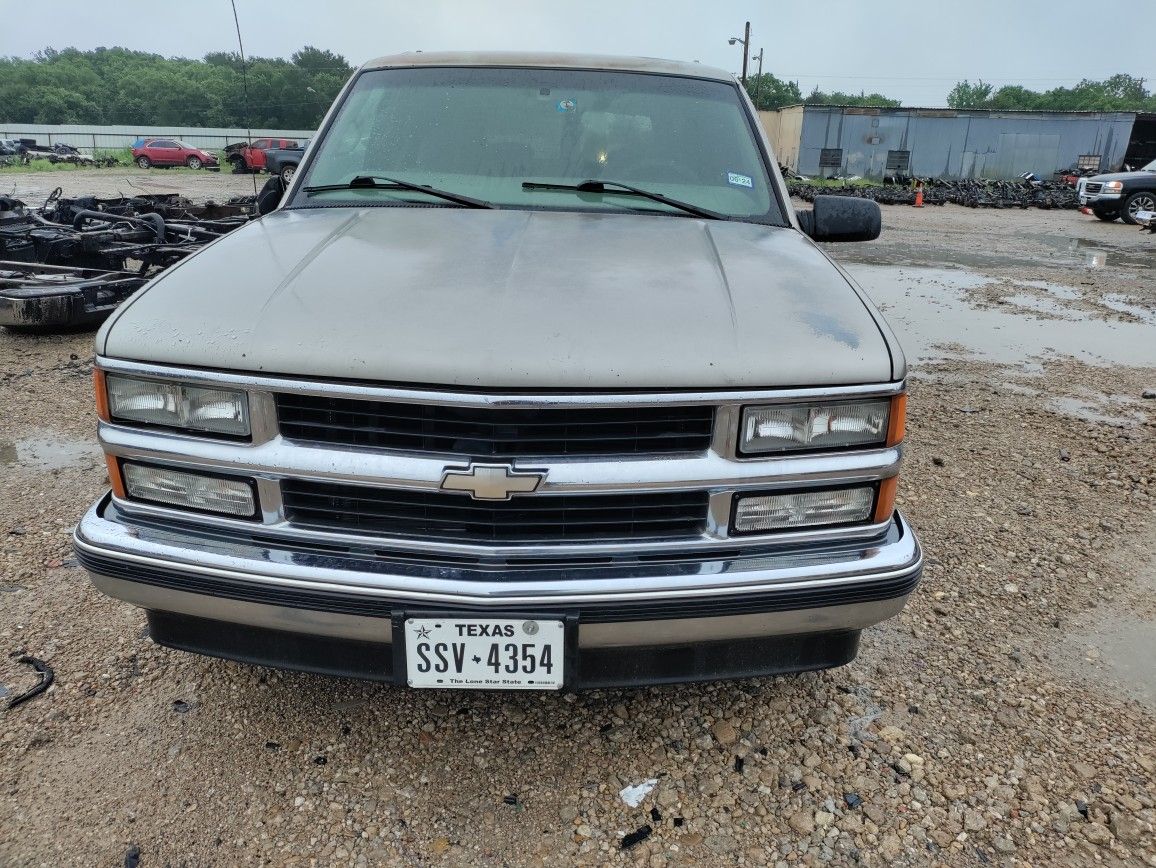 1999 Chevy suburban 1500 auto parts for sale vendo solo partes Tahoe Gmc