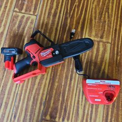 Milwaukee M12 Hatchet Pruning Saw