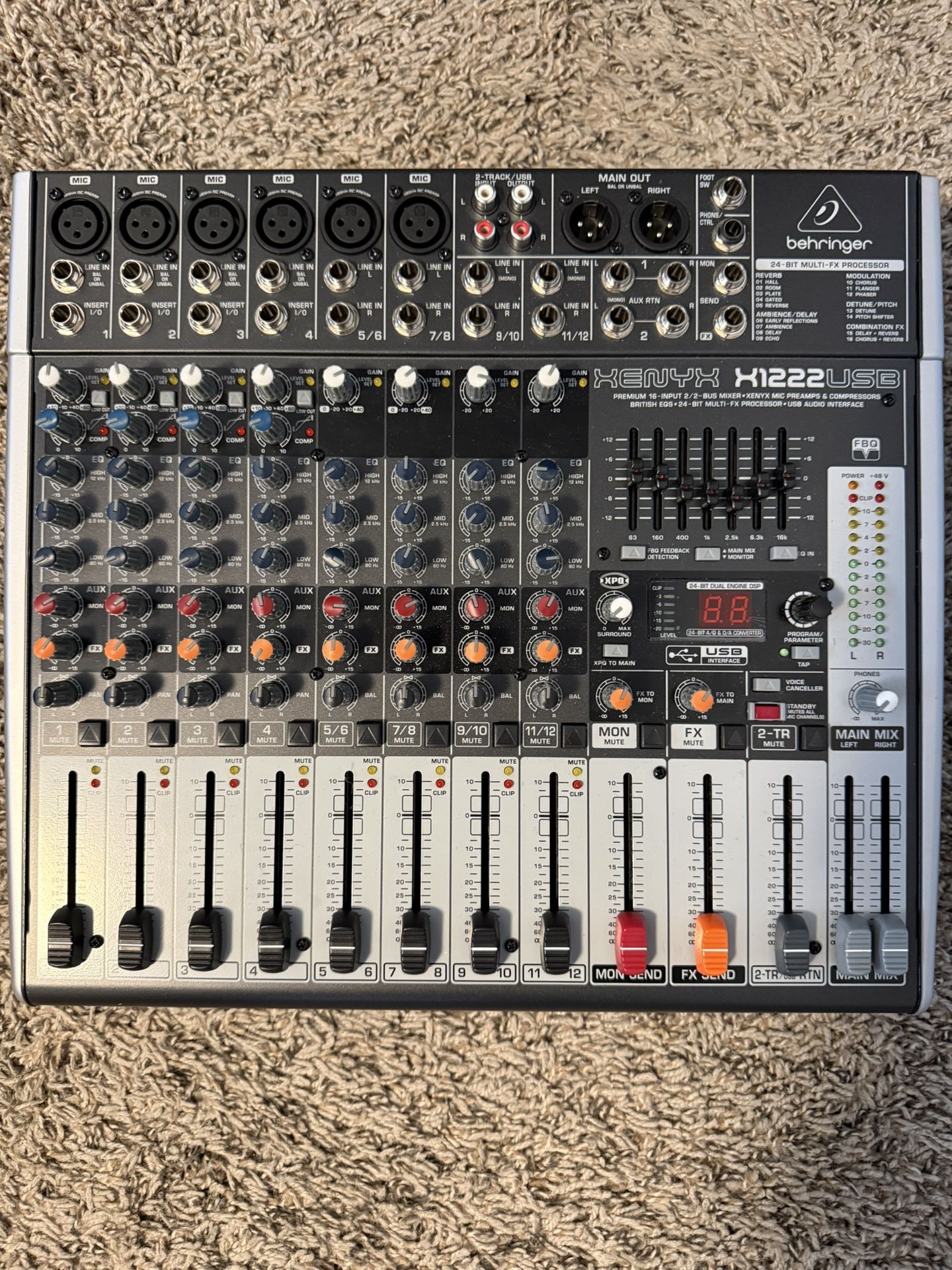 Behringer XENYX X1222USB Sound mixer