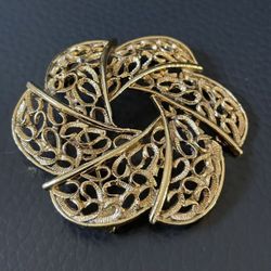 Beautiful Vintage Brooch Pin