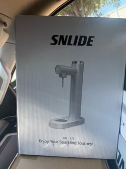 Sparkling water maker