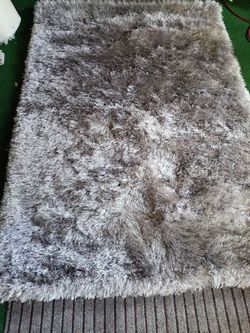 Grey/silver area rug