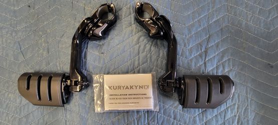 Kuryakyn Tour-Tech Long Arm Foot Pegs