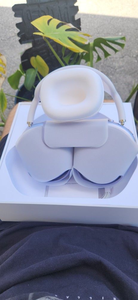 **BRAND NEW** Airpods MAX USB-C