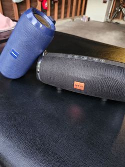 2  bluetoothe speakers