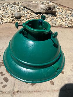 Real Christmas tree water base holds 9 foot tree or larger