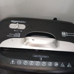 Amazon Basics Paper & Credit Card Shredder