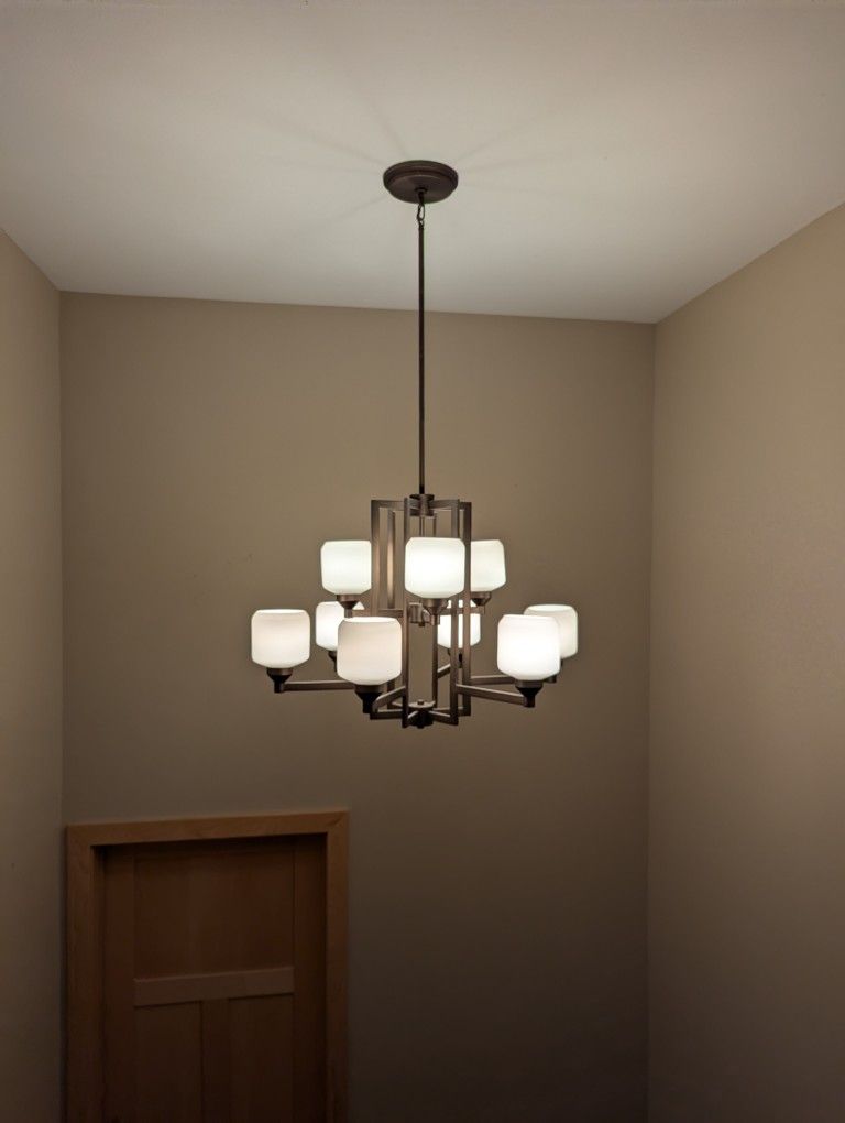 Chandeliers/ Ceiling Lights 