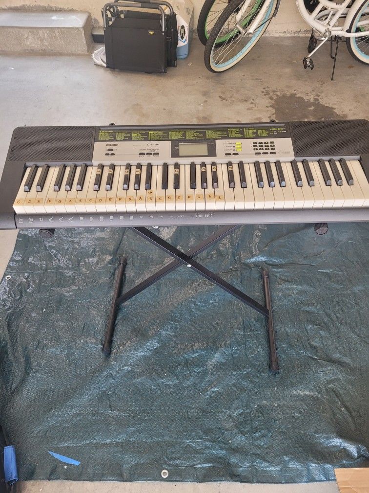Casio Keyboard w Stand
