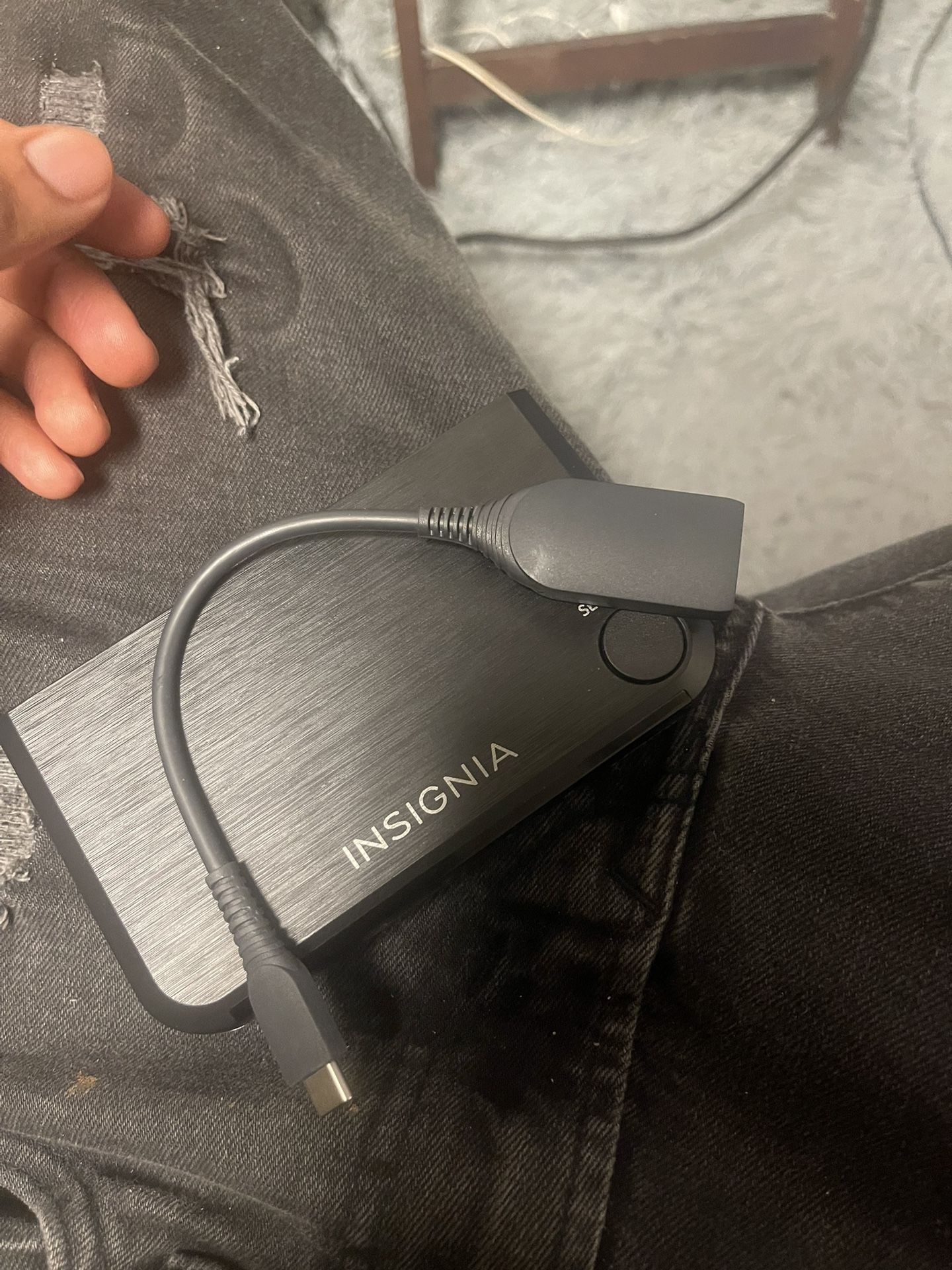 Insignia HDMI splitter